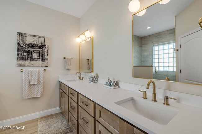 Building Photo - 646 S Pine St