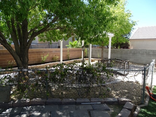 Building Photo - 3 Bedroom Single Story Northwest Vegas Home