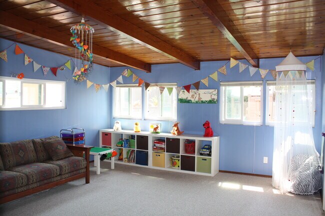 Building Photo - 5265 Lewison Ave