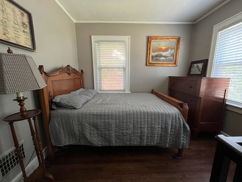 bedroom 2 downstairs - 1334 Northway St