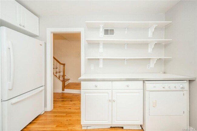 Building Photo - 130 Texas Ave