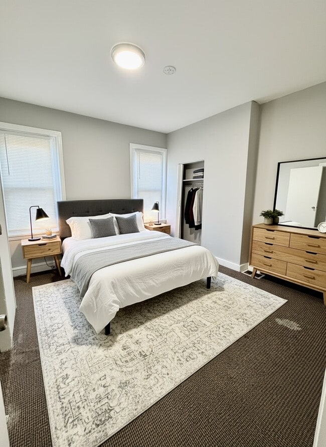 Building Photo - 252 E Cambria St