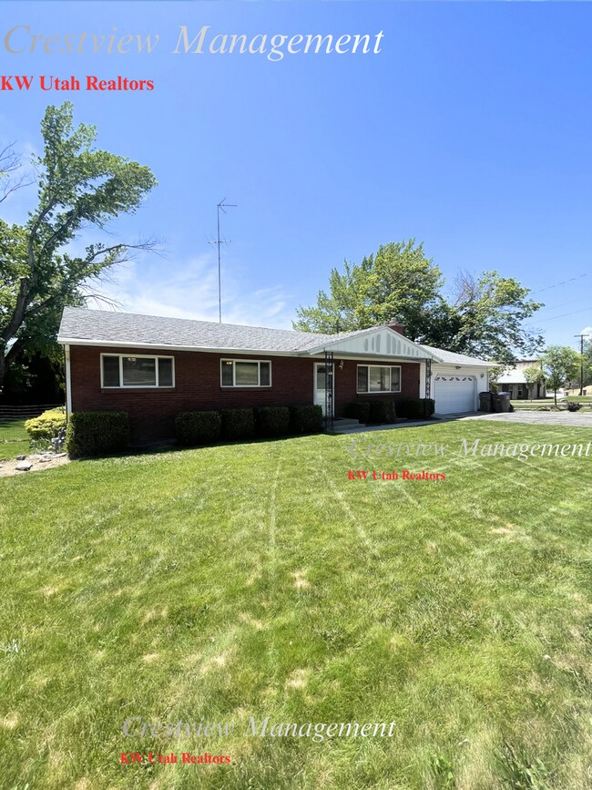 Building Photo - Charming Home with Expansive Yard in Prime Draper Location