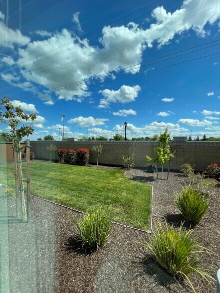 Building Photo - 1266 Bray Dr