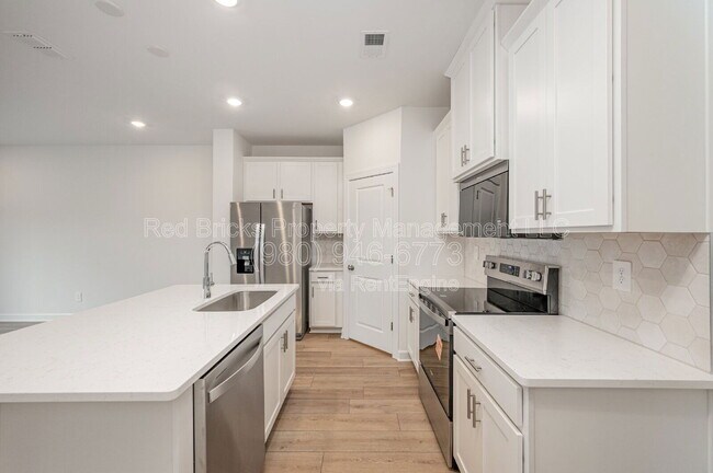 Building Photo - 8033 Hidden Spgs Trl