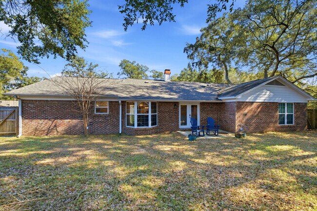 Building Photo - 7477 Baywoods Ln