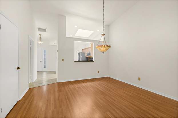 Building Photo - 604 Parkside Pl