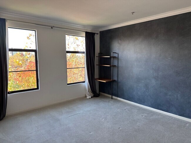 Building Photo - Gorgeous Modern 2 Bedroom 2 Bath Condo in San Jose's Japantown!