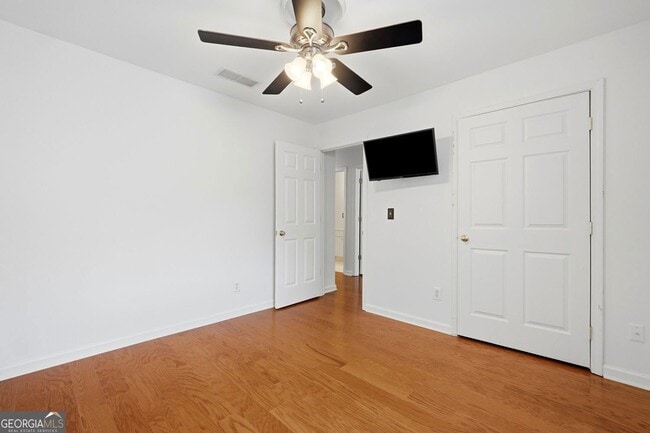 Building Photo - 513 Stepney Ct SE