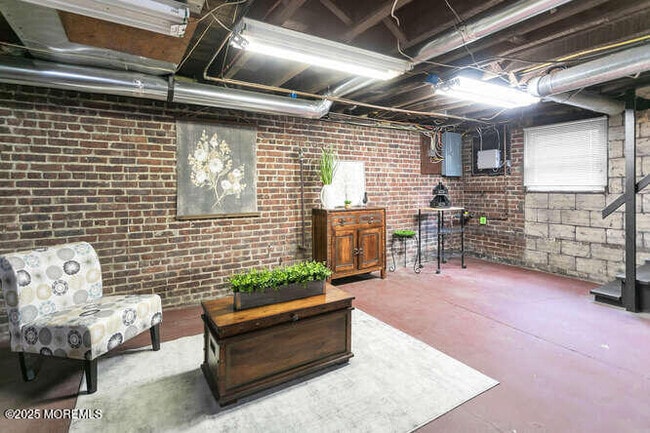 Building Photo - 137 E Bergen Pl