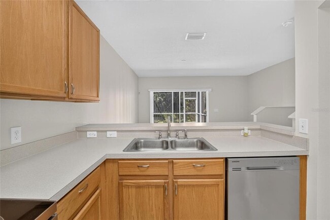 Building Photo - 15768 Fishhawk Falls Dr