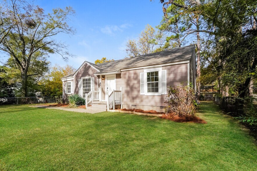 Building Photo - 522 Woodbury Rd