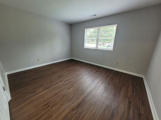 Building Photo - DUNBARTON