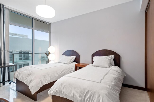 Building Photo - 3737 Collins Ave