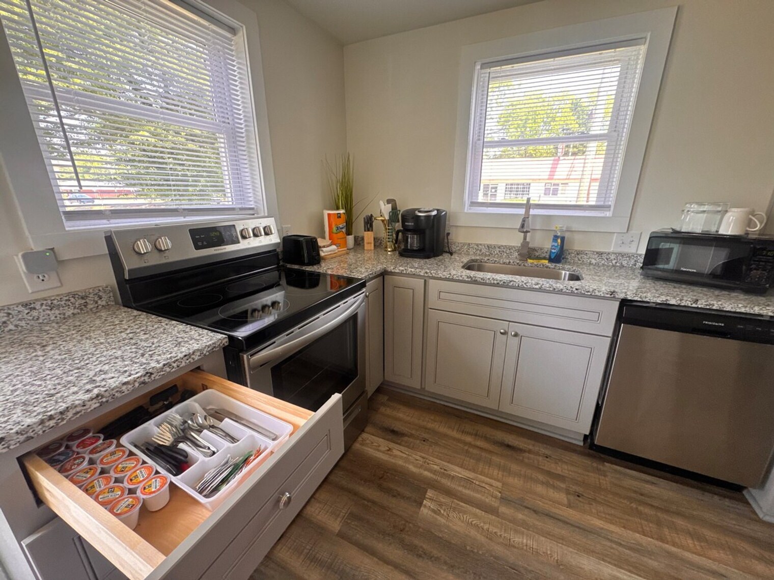 Building Photo - 401 Cedar Lane Rd