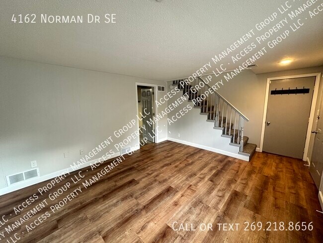 Building Photo - SE Side Update Two Bedroom Duplex