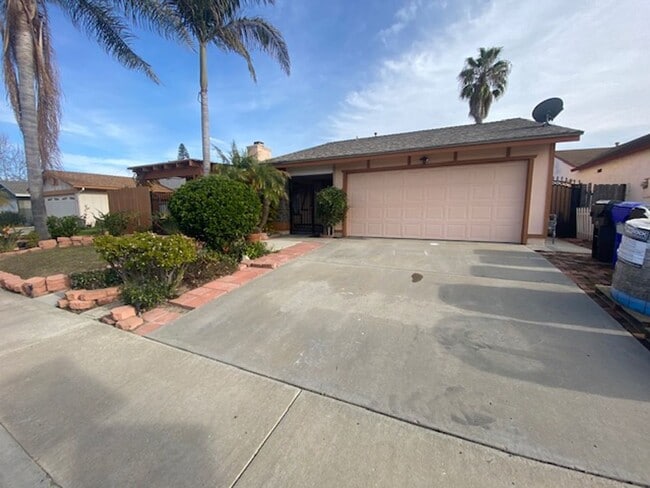 Building Photo - 3 Bedroom Mira Mesa Home (with a pool!)