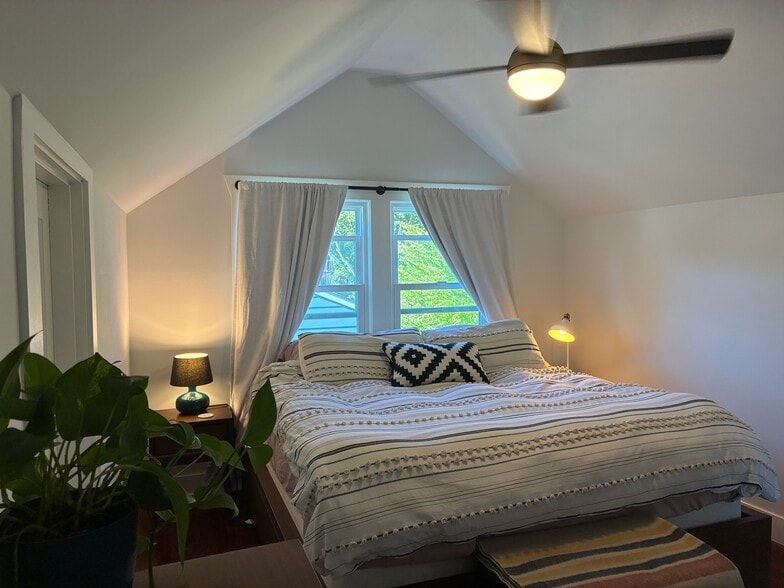 Building Photo - 834 SE 72nd Ave