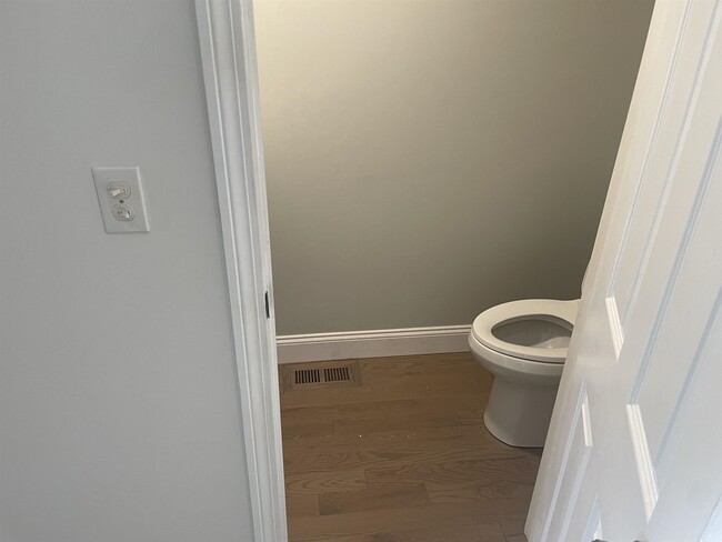 Building Photo - 64 Dunvegan Wds Dr