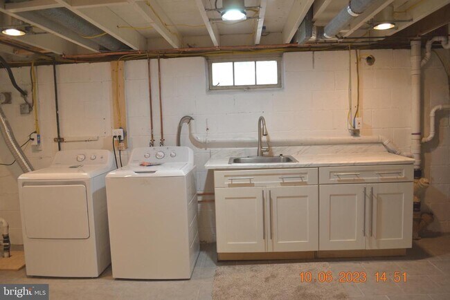 Building Photo - 1407 Gordon Dr