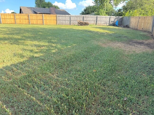 Building Photo - COMPLETELY RENOVATED 2025- 3-2-2 home off Broadway in Moore OK!