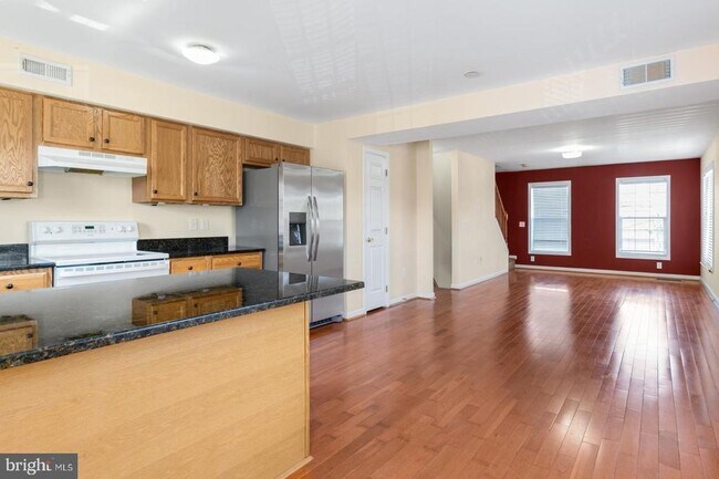 Building Photo - 2683 Edgemont St