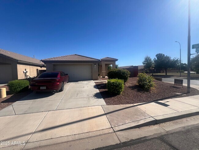 Building Photo - 10833 W Elm Ln
