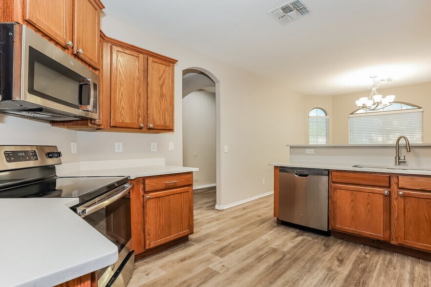 Building Photo - 6603 S 17th Ave