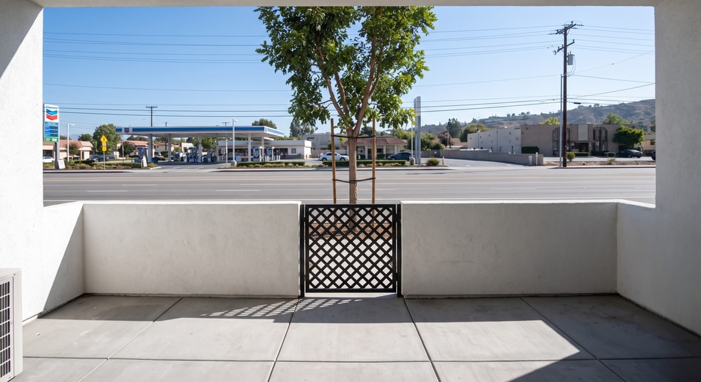 Building Photo - 211 N Vincent Ave