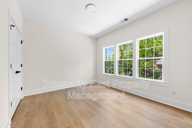 Building Photo - 3420 Tappan Pl