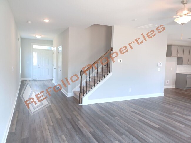 Building Photo - Lovely 4 BD 2-Car Garage Home @ Cottages a...