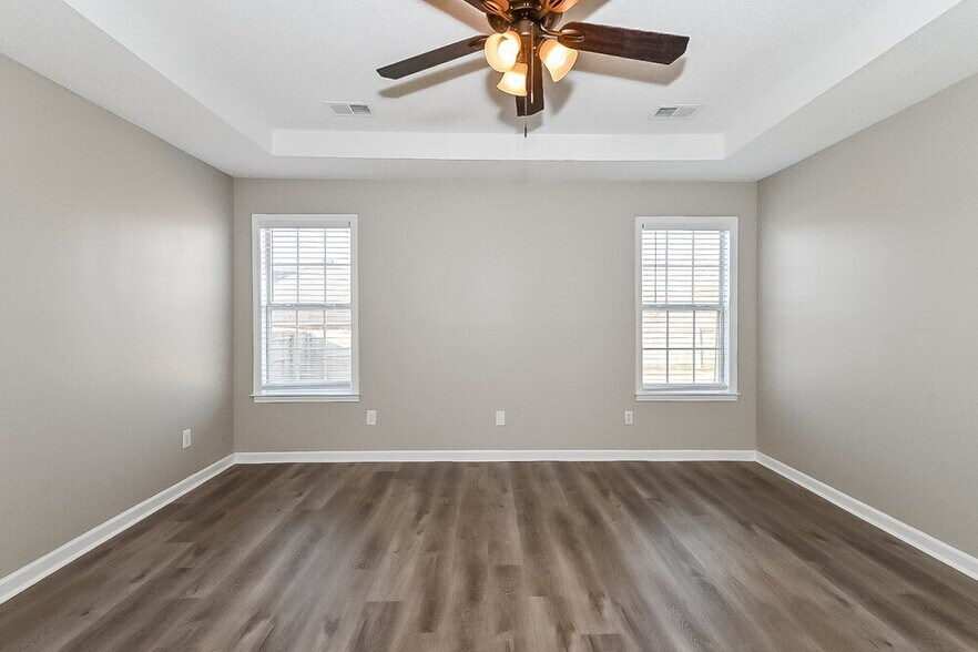 Building Photo - 3163 Big Ben S