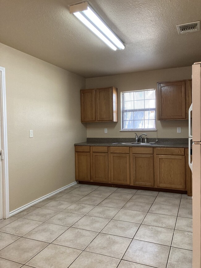 Building Photo - "Charming 2-Bedroom Oasis on West Commerce...