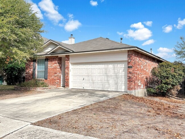 Building Photo - Alamo Ranch 3/2 + Flex Space, Stainless Appliances & 2-Car Garage