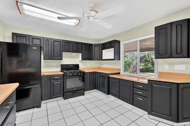 Building Photo - 12 Dawson Dr