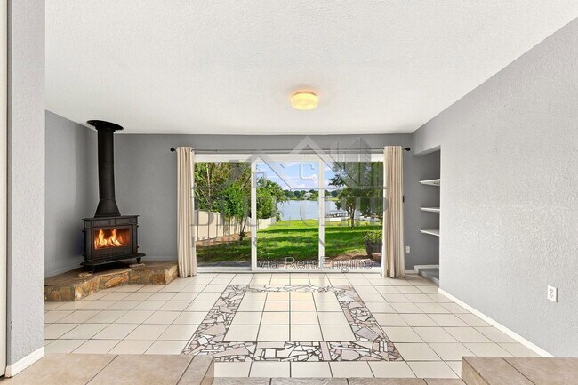 Building Photo - 6714 Nina Rosa Dr