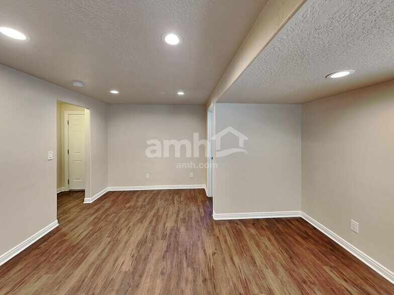 Building Photo - 7585 S 2050 E