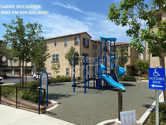 Building Photo - Yorba Linda 3 Bedroom Condo