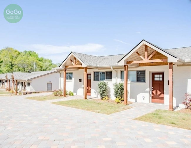 Building Photo - 306 W College St