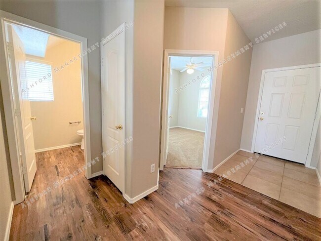 Building Photo - Spacious 4 bedroom plus loft in Tolleson
