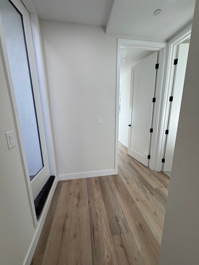 Building Photo - 258 Donax Ave