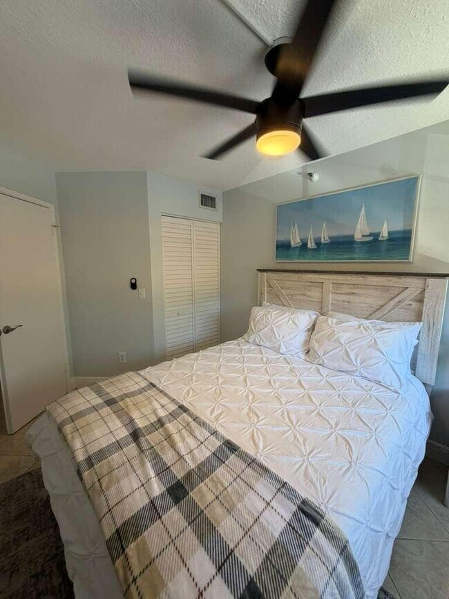 Building Photo - 123 Yacht Club Way