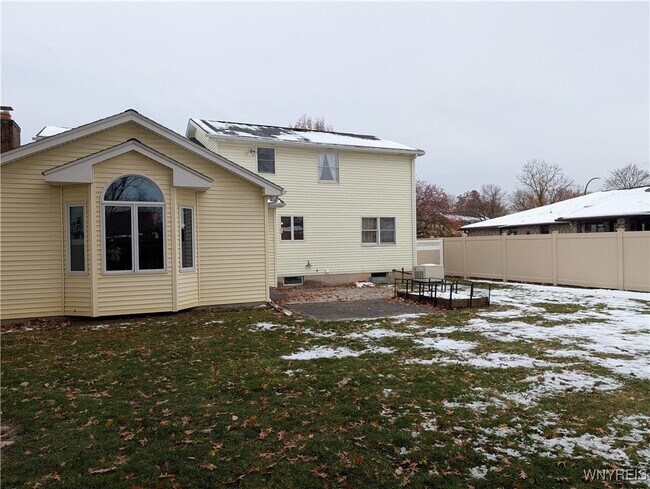 Building Photo - 270 Selkirk Dr