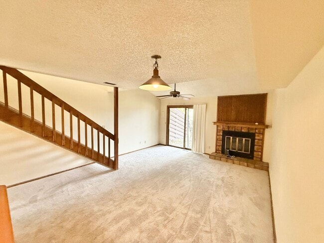 Building Photo - 499 Forest Edge Ln