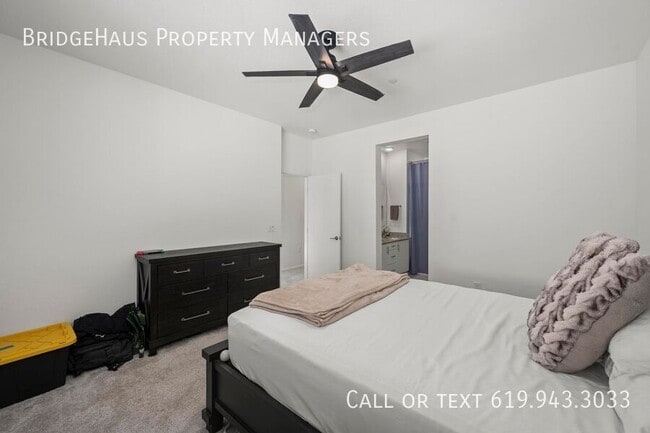 Building Photo - 5480 Seacliff Pl