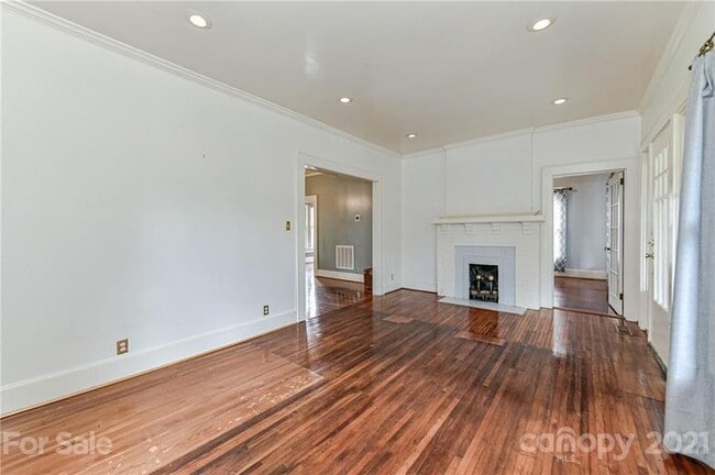 Building Photo - 404 W Park Ave