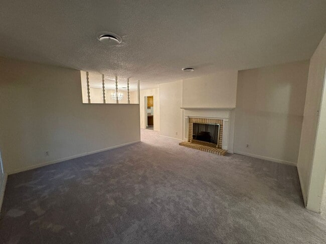 Building Photo - 4-Bedroom House for Rent in Killeen