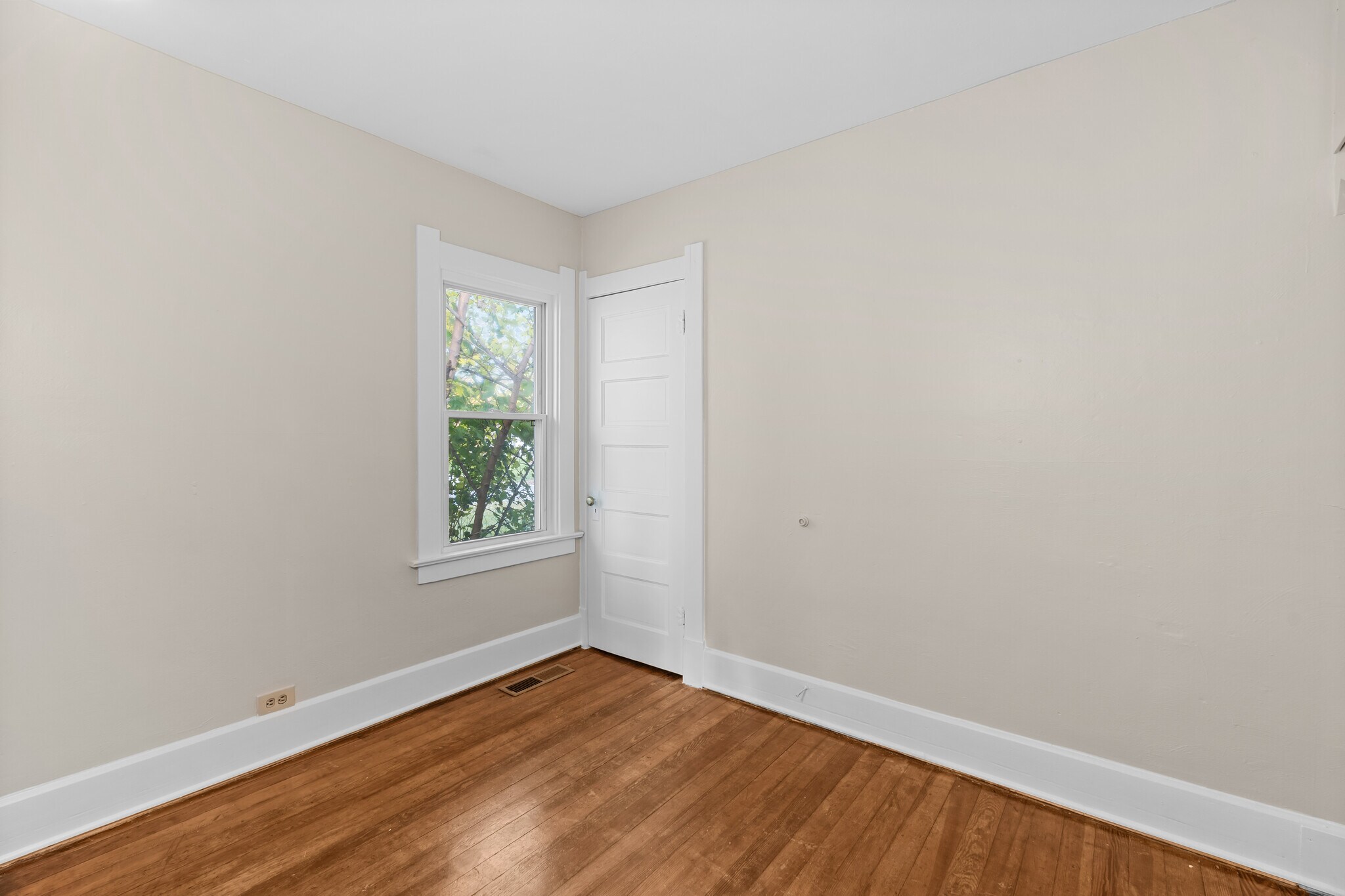 Building Photo - 1005 Woodsdale Ave