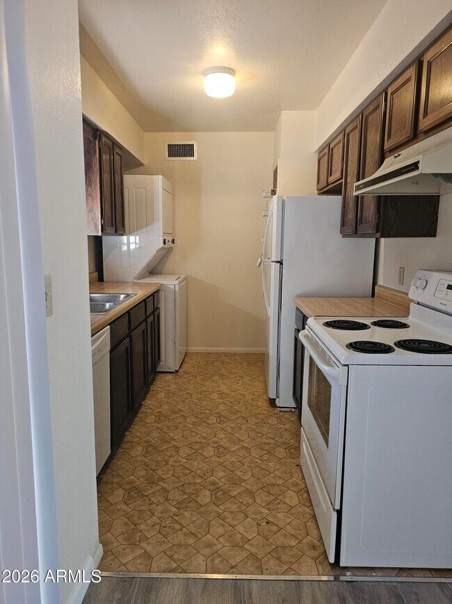 Building Photo - 1401 Paseo San Luis