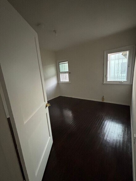 Building Photo - 318 E 99th St